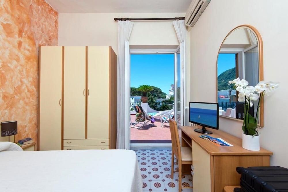 Casa Di Meglio Hotel 3*